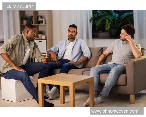 足球明星们的休闲时光:麻将桌上的友谊与竞争