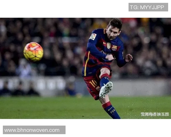 足球明星的魅力瞬间展现他们在赛场上的风采与迷人魅力的精彩图片合集 足球明星的魅力瞬间展现他们在赛场上的风采与迷人魅力的精彩图片合集