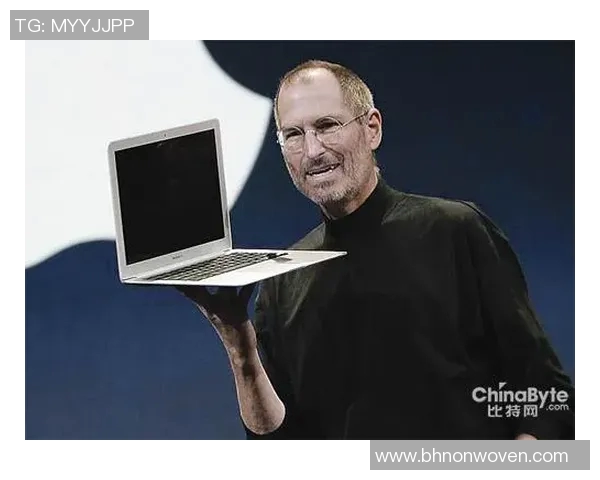 足球明星范佩琪的传奇人生与职业生涯回顾 足球明星范佩琪的传奇人生与职业生涯回顾